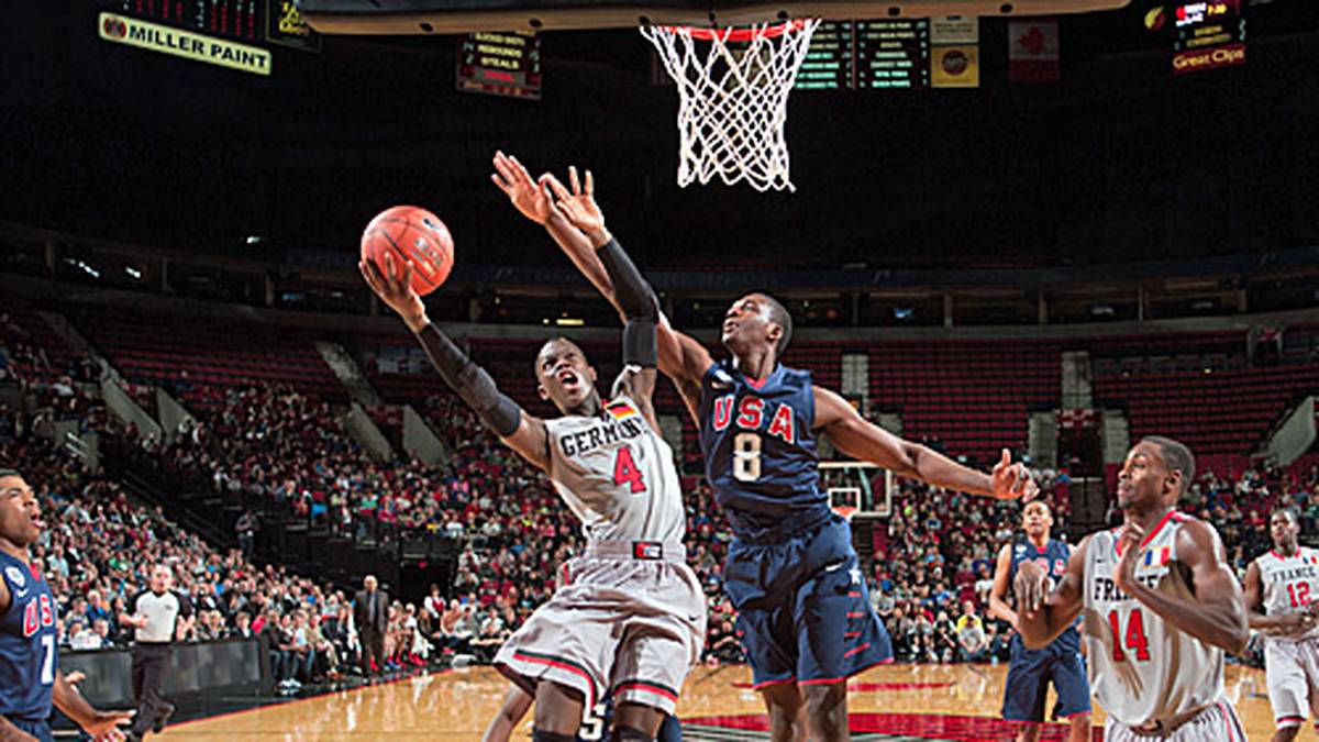 Im April 2013 erteilt ihm Braunschweig die Freigabe für den Nike Hoop Summit, obwohl die BBL-Saison noch voll im Gang ist. Schröder überzeugt in einer Auswahl der besten Nachwuchsspieler der Welt mit 18 Punkten, 2 Rebounds und 6 Assists
