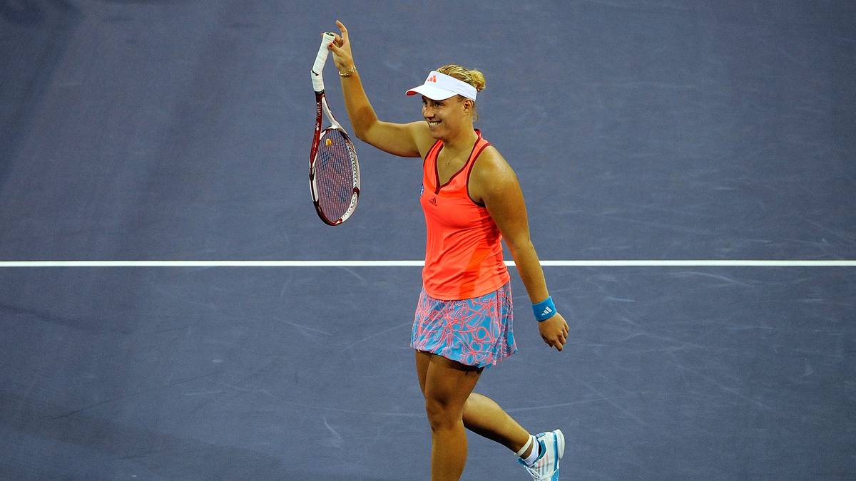 Seit 2003 ist Angelique Kerber Tennis-Profi. Bis 2011 verläuft ihre Karriere eher schleppend, ganz große Erfolge bleiben in jungen Jahren aus. Kerber besitzt nicht die Spielanlagen, um ihre Sportart zu dominieren. 2011 denkt sie sogar an Rücktritt, dann gelingt ihr dennoch der Durchbruch: Bei den US Open zieht sie ins Halbfinale ein