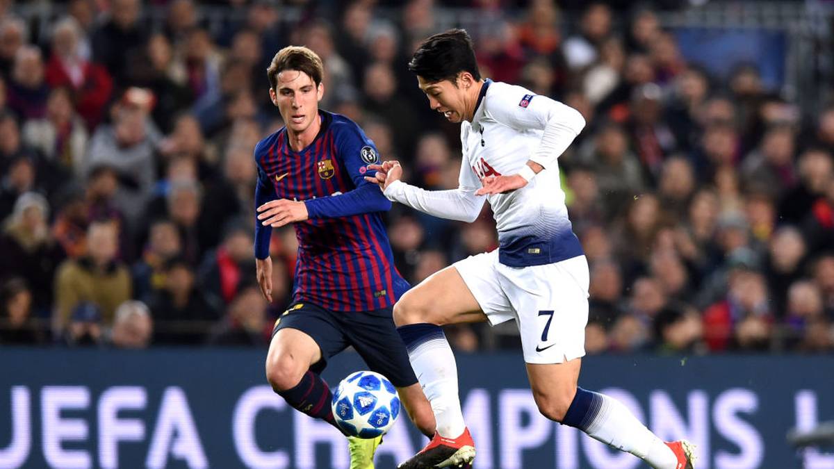 FC SCHALKE 04: Die Schalker sind noch auf der Suche nach einem Linksverteidiger. Berichten zufolge soll der Leihwechsel des 19-jährigen Juan Miranda (l.) von der zweiten Mannschaft des FC Barcelona so gut wie fix sein. Alternativen wären Augsburg Philipp Max oder Robin Gosens von Atalanta Bergamo