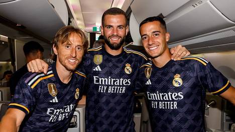 Real Madrid hat das neue Auswärtstrikot der Saison 23/24 vorgestellt. Die Aufnahmen sind während eines Fluges in die USA entstanden.