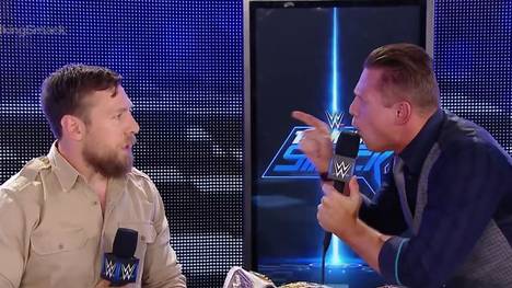 Daniel Bryan (l.) und The Miz lieferten sich bei WWE ein nicht ganz fiktives Streitgespräch