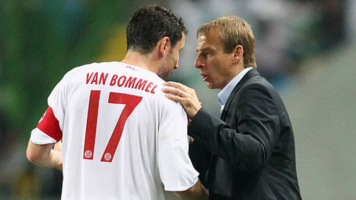 Nach dem misslungenen Experiment mit Jürgen Klinsmann 2008/2009, das für die erfolgsverwöhnten Münchner mit einer titellosen Saison endete, übernahm im Folgejahr Louis van Gaal das Zepter