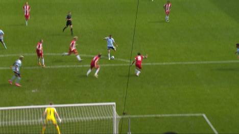 Der Hamburger SV müht sich in die zweite Runde des DFB-Pokals. Bei Drittligist Rot-Weiss Essen setzt sich der HSV nach dem nächsten Tor-Spektakel in der Verlängerung durch.