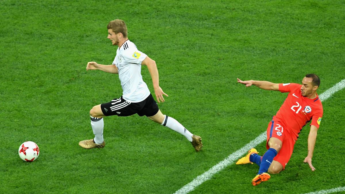 TIMO WERNER: Ständiger Gefahrenherd. Setzte Chiles Verteidiger durch Anlaufen unter Druck. Eroberte so den Ball vorn Marcelo Diaz, ehe er mit Übersicht Stindl das 1:0 auflegte (20.). Gonzalo Jara hätte für den Ellbogencheck an ihn Rot sehen müssen (63.). Machte nach 78 Minute Platz für Emre Can. SPORT1-Note: 2
