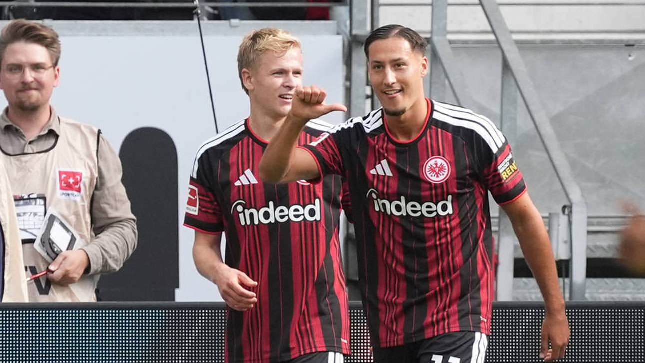 Jonathan Burkardt (l.) und Younes Ebnoutalib trafen für Frankfurt
