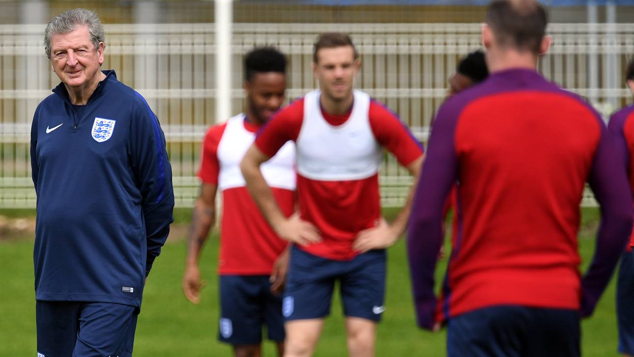 Von Trainer Roy Hodgson (l.) hält Gallagher nicht viel