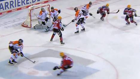 Die Highlights der Eishockey-Partie Pinguins Bremerhaven - Grizzlys Wolfsburg aus der DEL im Video.