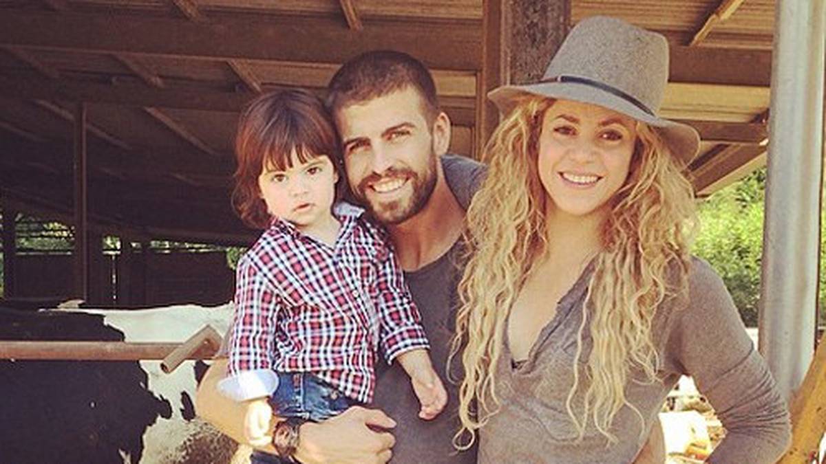 Noch einen Tick schillernder ist ein anderes Paar in der spanischen Mannschaft. Verteidiger Gerard Pique und Popstar Shakira