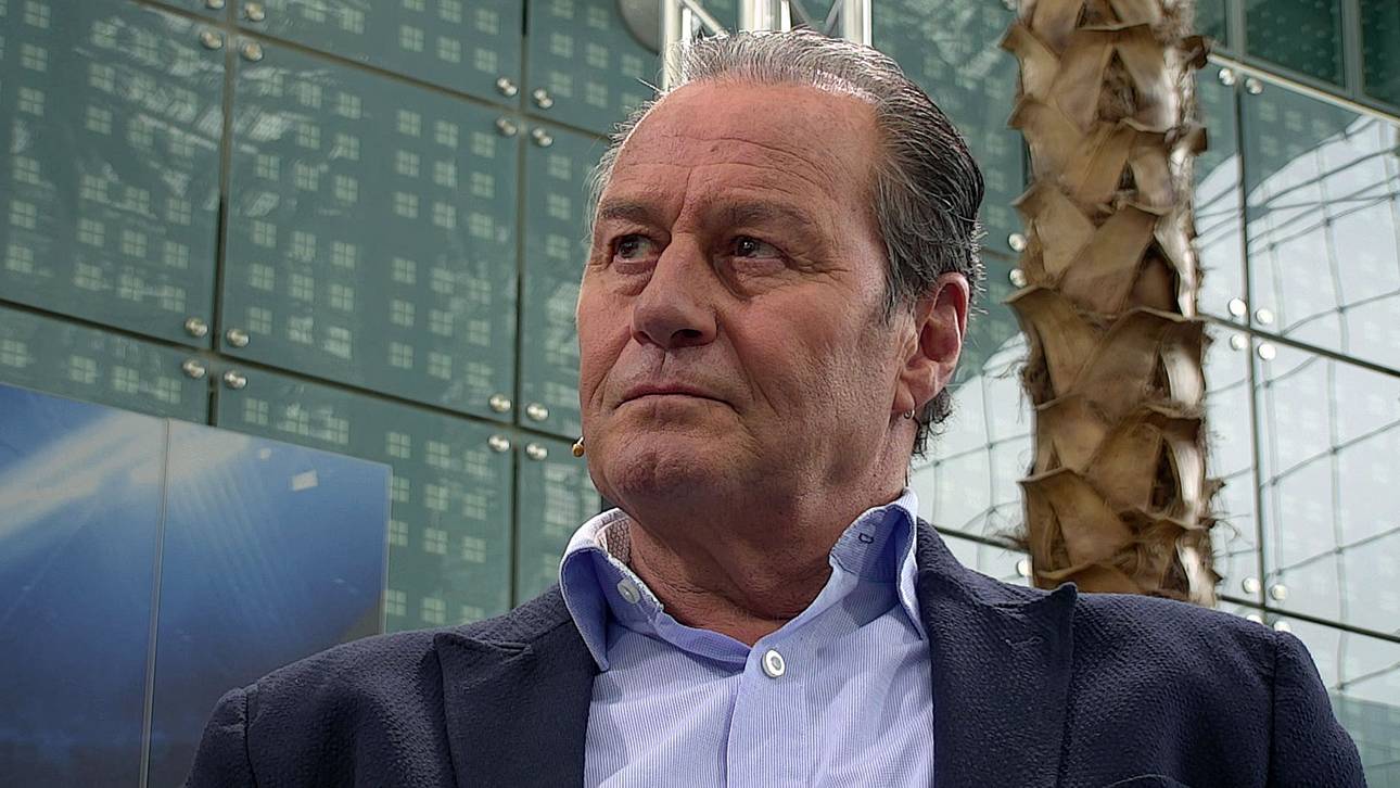 Stevens gibt Diekmeier einen mit