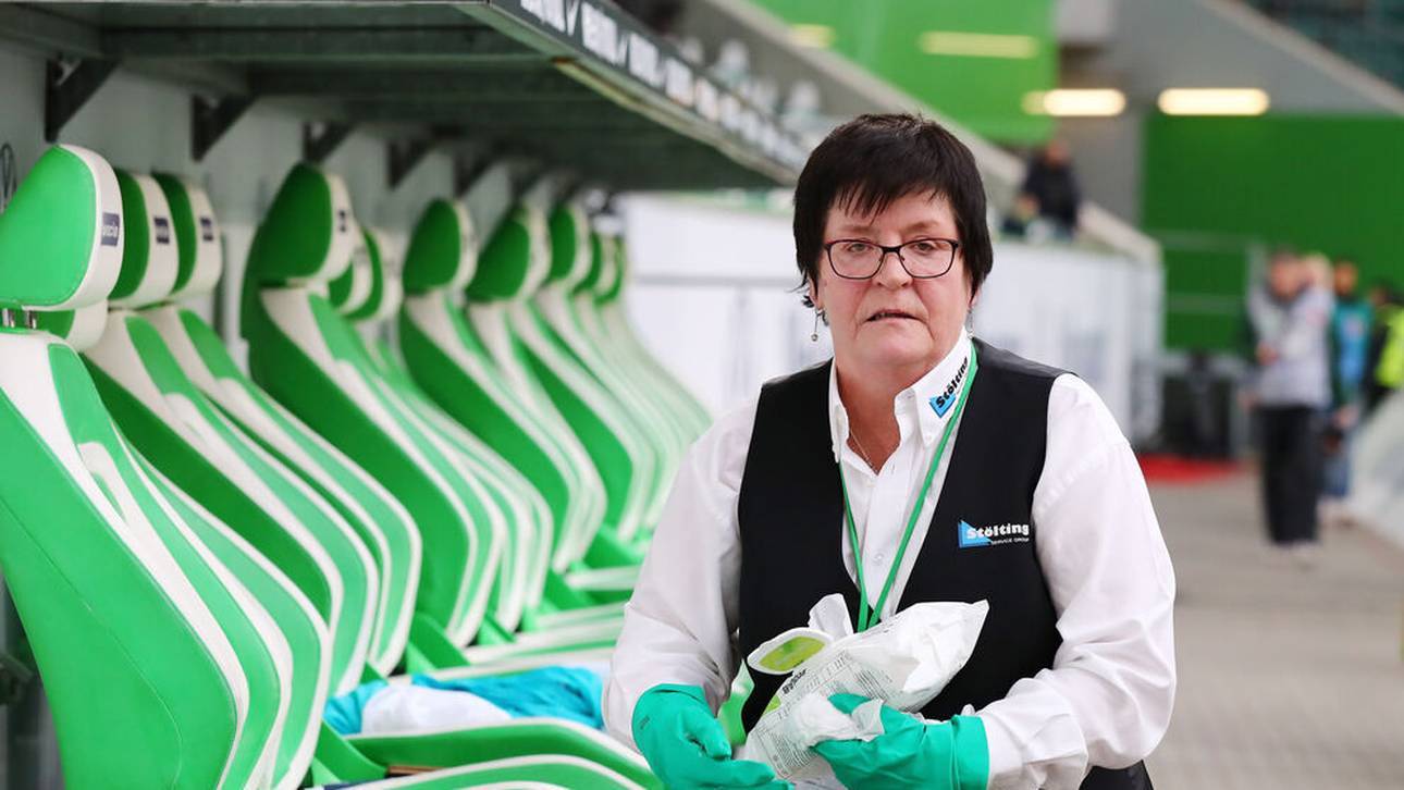 Kurios: Drei Torhüter auf der Bank