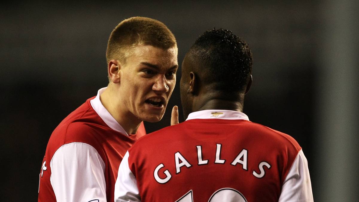 William Gallas erhielt als Innenverteidiger beim FC Arsenal sogar die 10, die zuvor der legendäre Dennis Bergkamp getragen hatte. Ein ausgeklügelter Schachzug von Coach Arsene Wenger, der seine Offensivleute vor möglichen Vergleichen mit dem Niederländer schützen wollte
