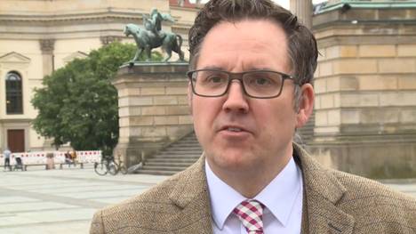 Nach der Suspendierung von Sebastian Polter bei Union Berlin aufgrund dessen Widerstand gegen den Gehaltsverzicht, meldet sich nun Polters Anwalt zu Wort und erklärt die Hintergründe seines Mandanten.