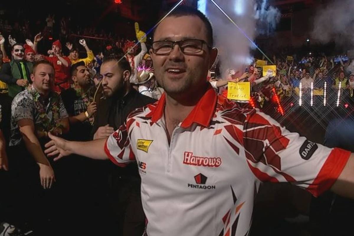Damon Heta sorgt mit seinem Walk-On in Hildesheim für absolute Partystimmung! Das Viertelfinale verliert er allerdings gegen einen stark aufspielenden Peter Wright mit 4:6.