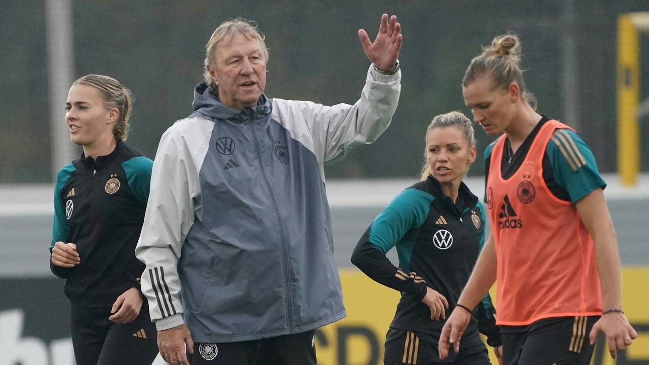 DFB-Frauen schwärmen von Hrubesch