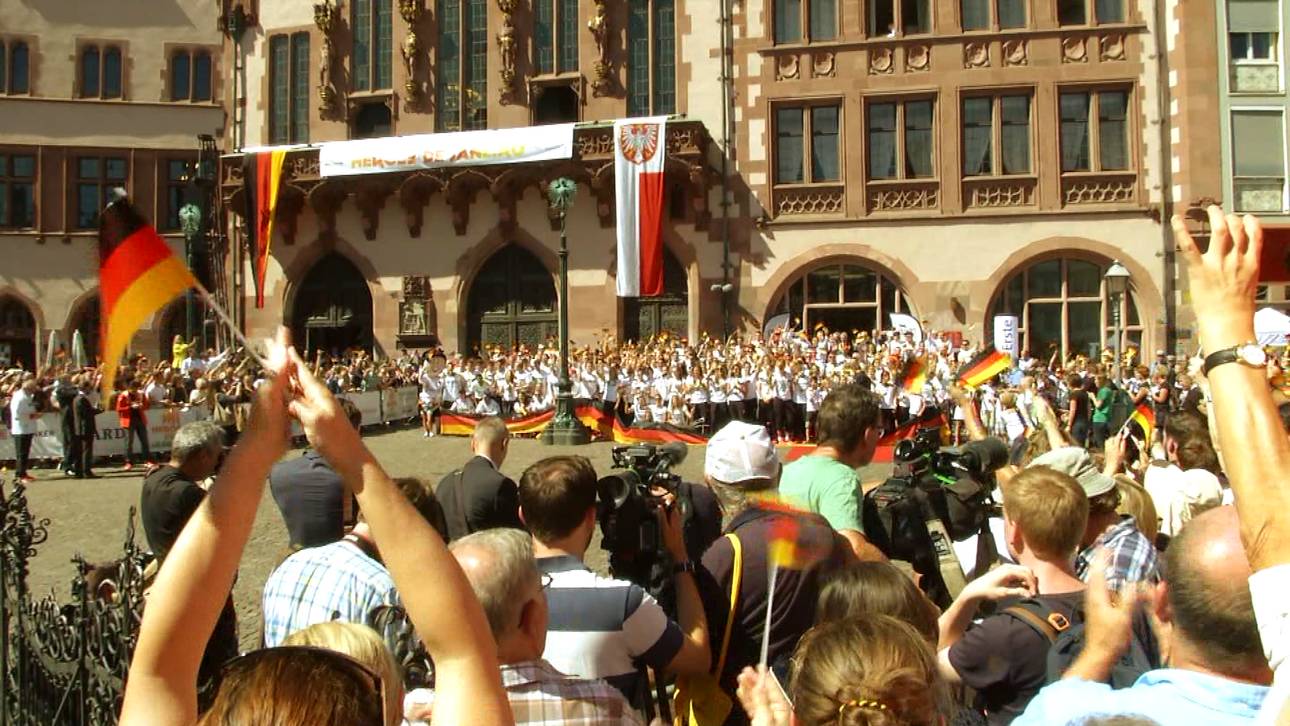 Im Video: Frenetischer Empfang der Helden