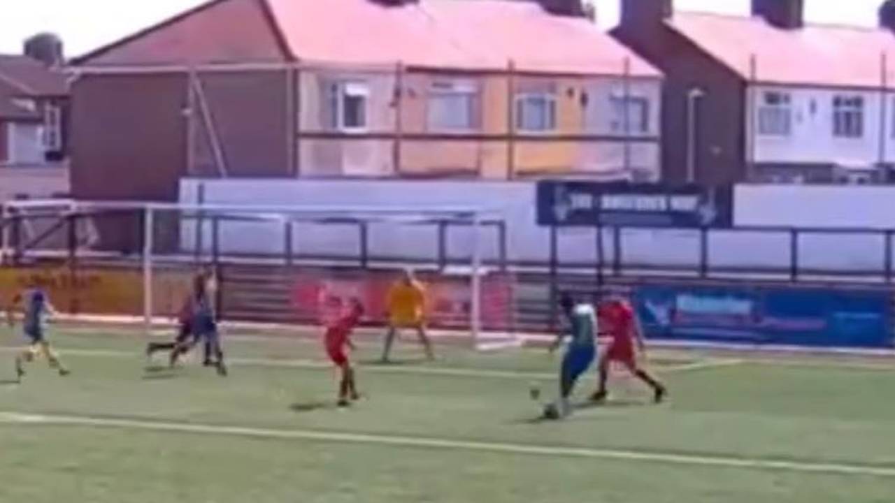 Solo-Lauf und Rabona-Chip! Ist das schon das Tor des Jahres?