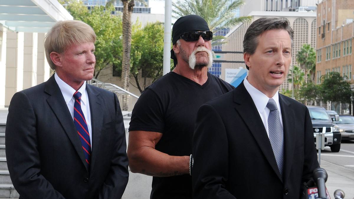 2012 geriet Hogan dann in eine unappetitliche Affäre. Das Portal "Gawker" veröffentlichte Ausschnitte aus einem Sextape, das von Hogan ohne dessen Wissen gedreht wurde. Der Hulkster wehrte sich und zog vor Gericht