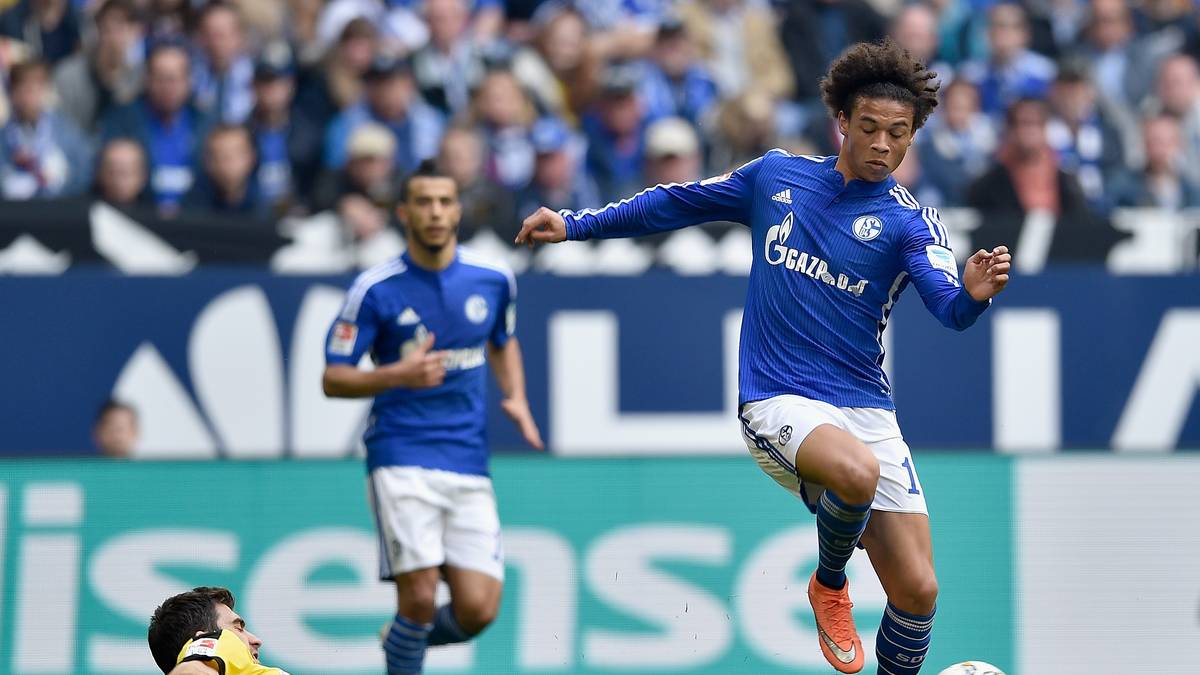 Auf der Gegenseite vergibt Leroy Sane eine von zwei Schalker Großchancen vor der Pause. Mit dem 0:0 geht es daher in die Kabinen