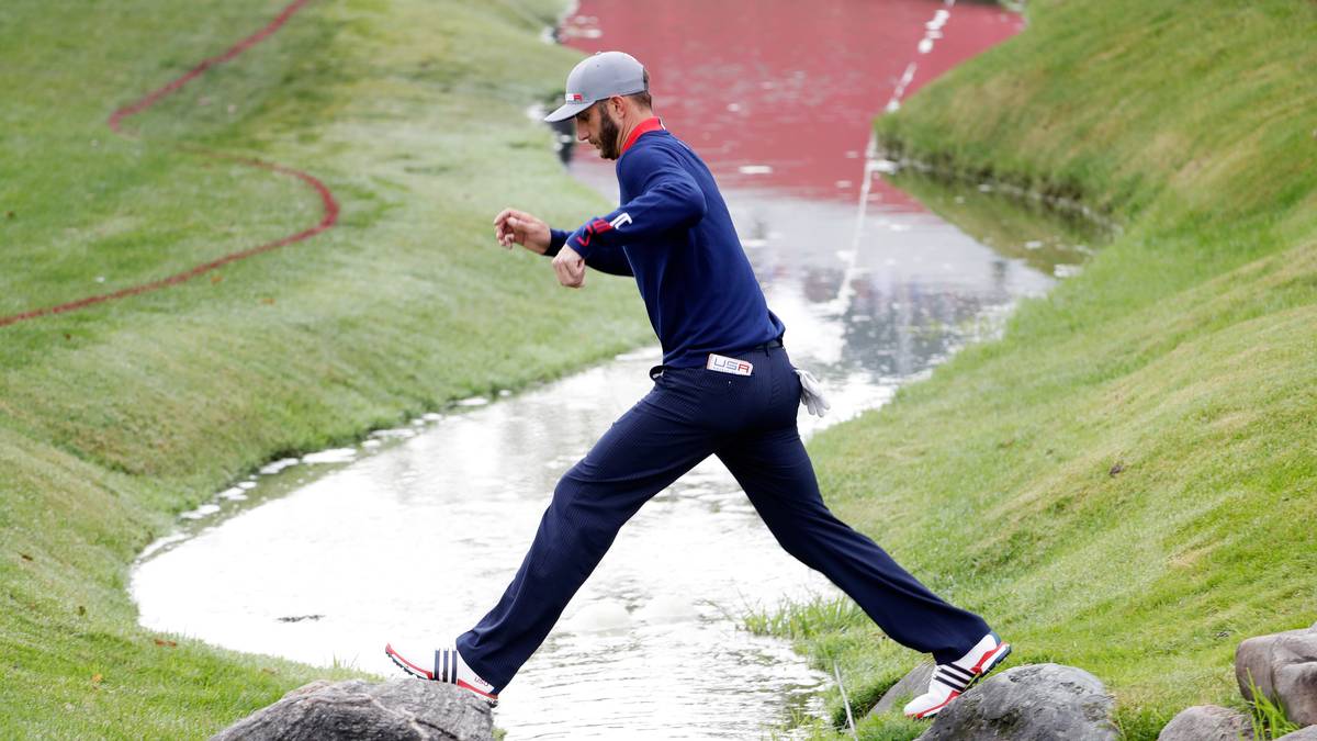 Dustin Johnson auf Abwegen: Der Platz in Chaska/Minnesota stellt die Profis vor verschiedene Herausforderungen