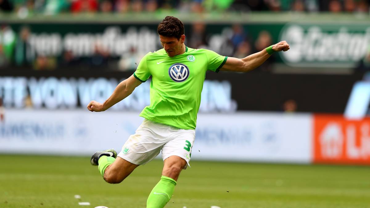 Ob sich der Nationalspieler im Hinblick auf die WM noch ein weiteres Jahr ohne Europa bei den Niedersachsen antun wird? Zuletzt ließ er seine Zukunft offen. Meldet sich kein Verein der Kategorie BVB bei ihm, bleibt er den Wölfen wohl aber treu