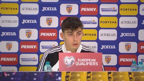 Die Spieler der deutschen Nationalmannschaft hatten vor Anpfiff des WM-Quali-Spiels in Rumänien ihre Trikots aus Protest verkehrt herum getragen. Joachim Löw und Kai Havertz erklären, wie es dazu kam.