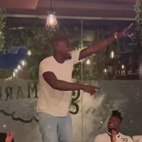 Mit Gesangseinlage: Lukaku feiert Rückkehr im Restaurant