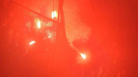 Fans in Athen zündeten Pyrotechnik