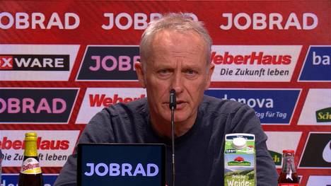 Freiburg-Trainer Christian Streich spricht auf der Pressekonferenz über das Comeback von Christian Günter.