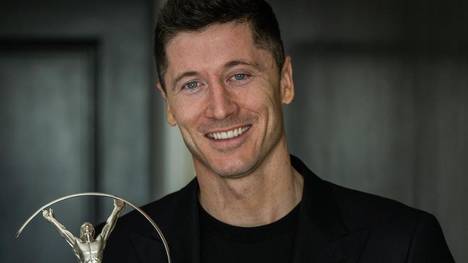 Große Ehre für Robert Lewandowski! Der Bayern-Stürmer wurde einen Tag nach dem gewonnenen Meistertitel mit dem „Laureus Academy Exceptional Achievement Award“ ausgezeichnet. 