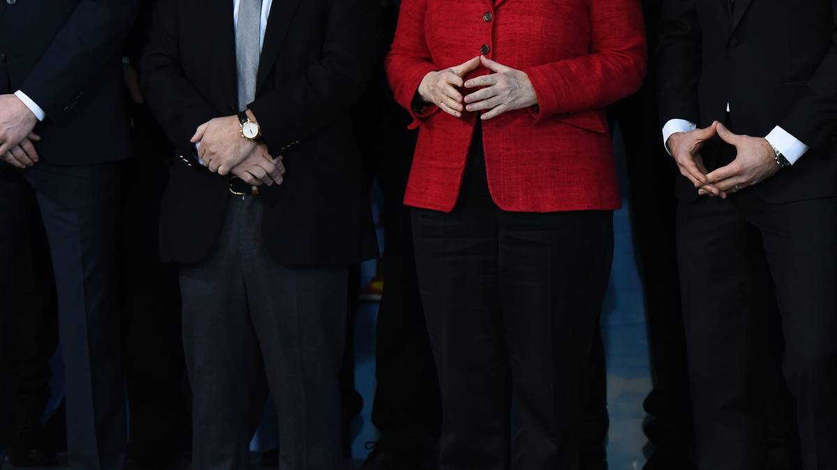 Ein kleiner Spaß am Rande. DHB-Spieler mit der typischen "Merkel-Raute" 