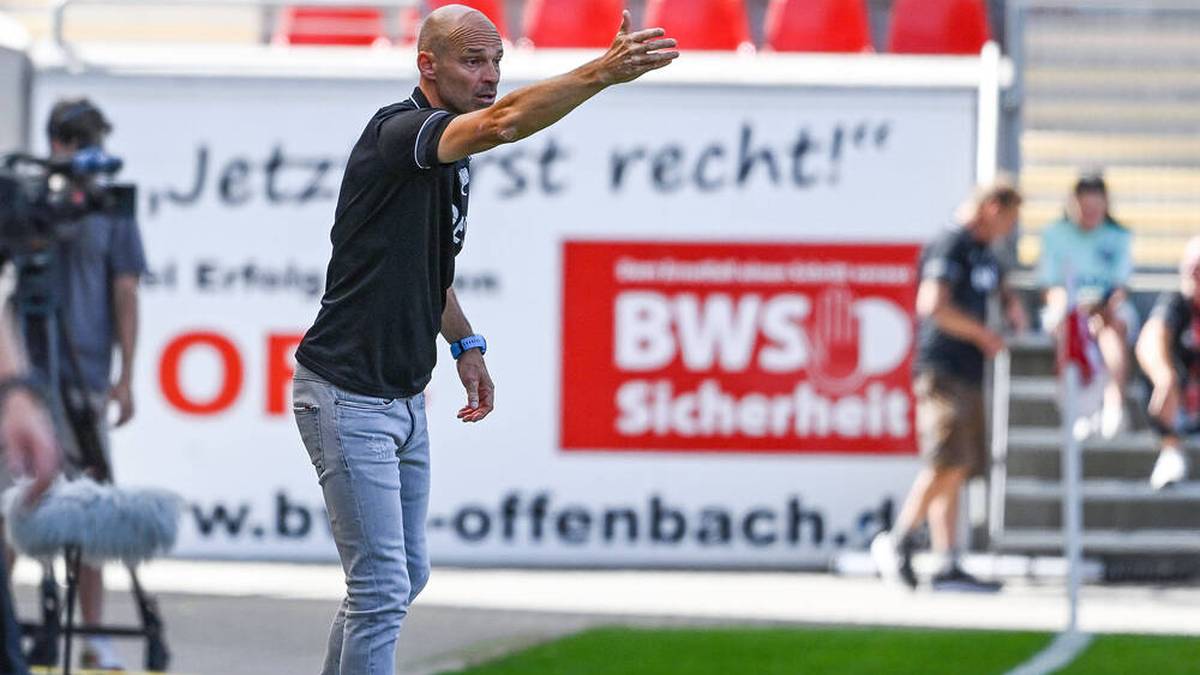 Offenbachs neuer Trainer Alexander Schmidt startete seine Trainerkarriere im Jahre 2000 als U17-Trainer des FC Augsburg.