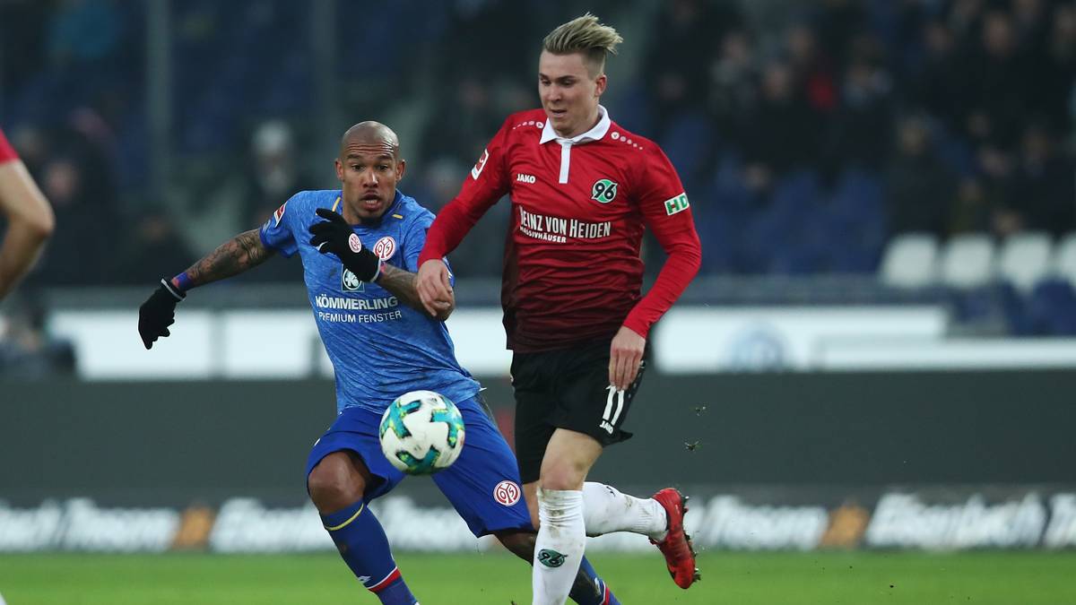 Die Mainzer treten mit einem prominenten Zugang an, einen alten Bekannten in der Bundesliga: Der Ex-Hamburger Nigel de Jong (l.) steht in der Startelf des FSV