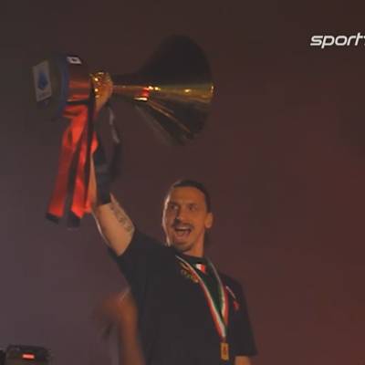 Meisterparty in Mailand: Zlatan wird zum Feier-Biest