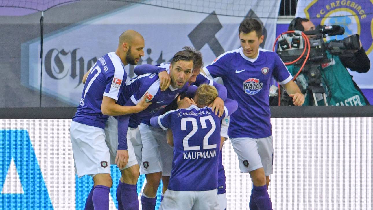 Aue-Hammer schockt Hannover spät