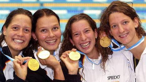 Sandra Völker (l.) holte 2002 mit Franziska van Almsick, Simone Weiler und Antje Buschschulte (v.l.) EM-Gold mit der Staffel