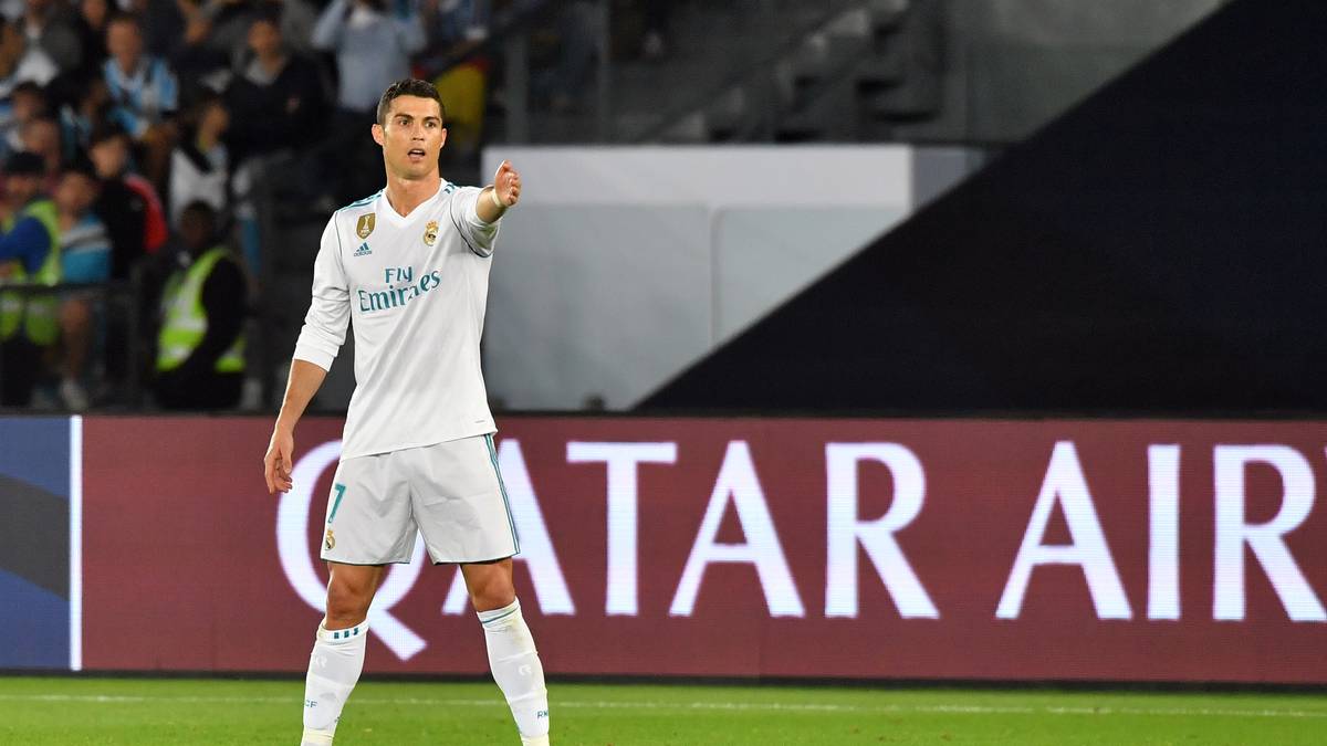 CRISTIANO RONALDO: Seine fußballerischen Qualitäten der Extraklasse sind unbestritten. Aber wenn der Real-Star nach Fouls wie eine Mimose reklamiert oder sich zum Freistoß wie ein Cowboy aufstellt, bekommen die Zuschauer oft zu viel 
