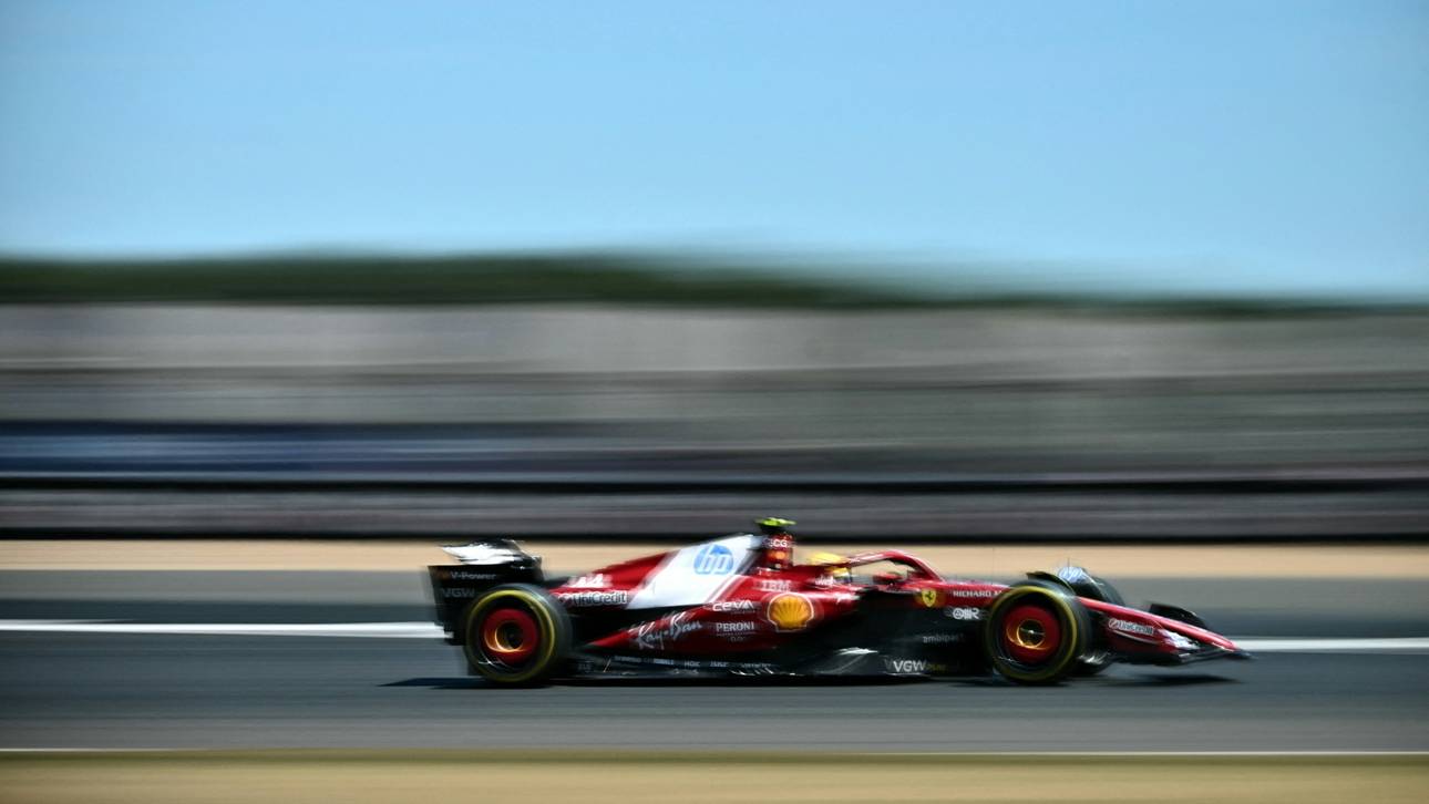 Hamilton im ersten Training vorn