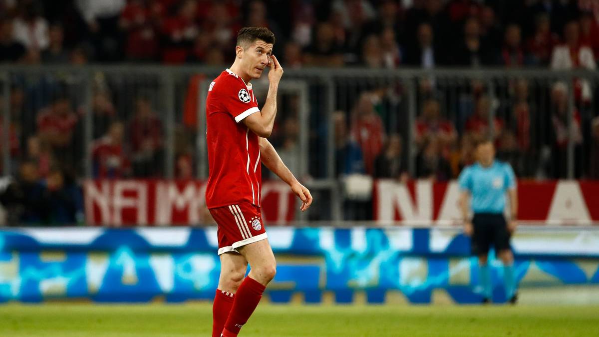 Der Pole zieht sich bei dem Zweikampf ein Veilchen zu