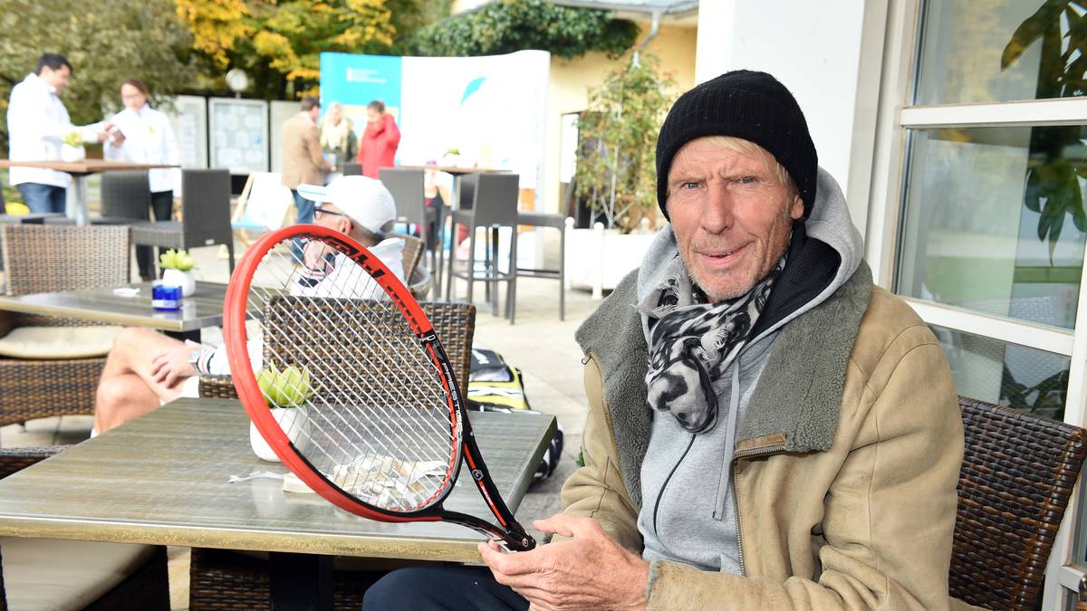 CARLO THRÄNHARDT: Der ehemalige Leichtathlet flog 2004 als erster Kandidat aus dem Dschungelcamp und beschwerte sich danach, er habe nur Feuerholz holen und keine Tier-Geschlechtsteile essen dürfen