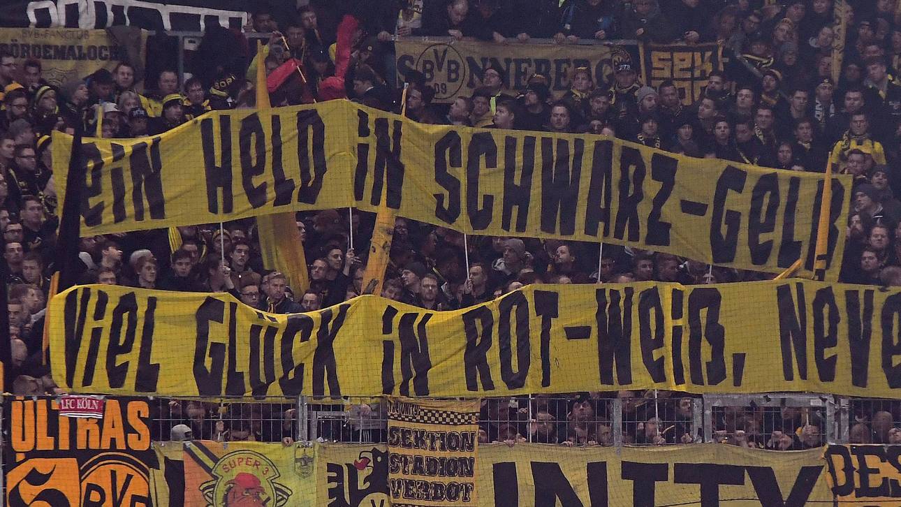 BVB-Fans mit Banner für Subotic