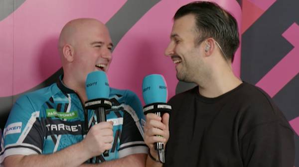 Kurioses Interview! Cross flachst im SPORT1-Studio