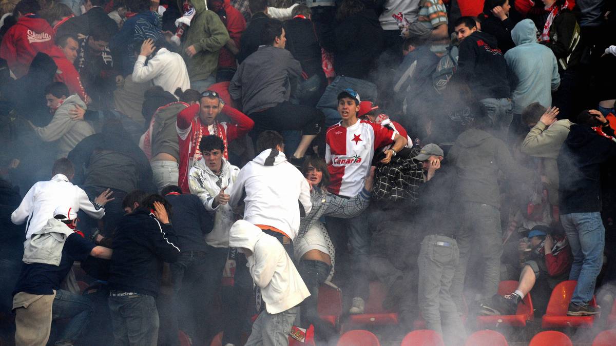 SPARTA GEGEN SLAVIA PRAG: Für hässliche Szenen auf den Rängen sorgt leider oft das traditionsreiche Prager Stadtderby zwischen Sparta und Slavia
