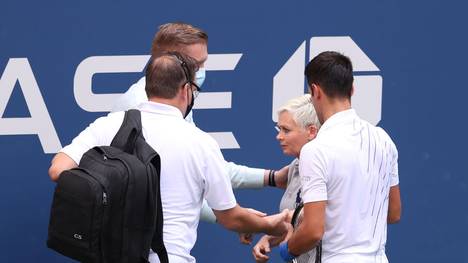 Novak Djokovic traf eine Offizielle bei den US Open mit dem Ball an der Kehle