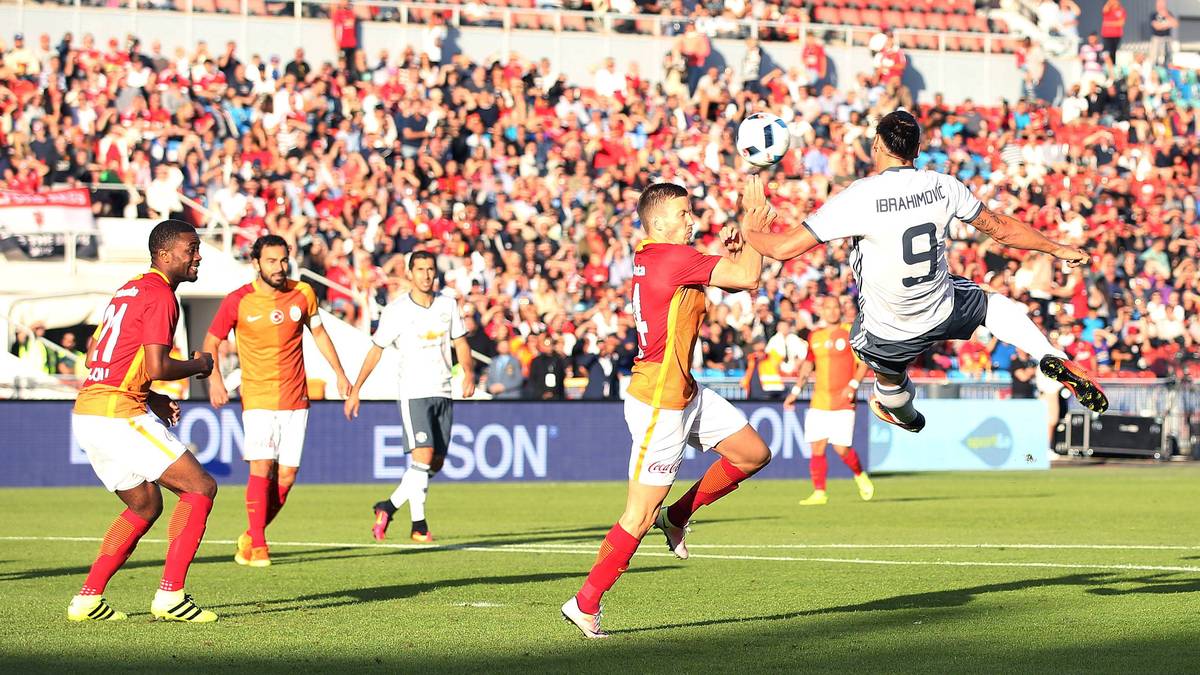 Aus jedem Winkel ein Genuss: Der Schwede liegt hoch in der Luft ...