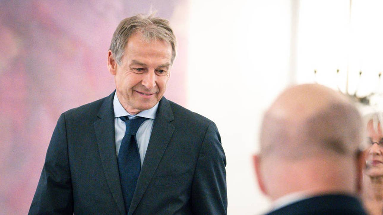 Klinsmann bei Merkel-Ehrung