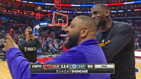 DJ Khaled (l.) freute sich riesig über sein Selfie mit LeBron James