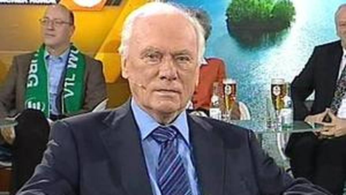 Udo Lattek: "Schalke muss über seine Einkaufspolitik nachdenken. Ich kaufe lieber einen Wohnwagen in Holland als einen Spieler."