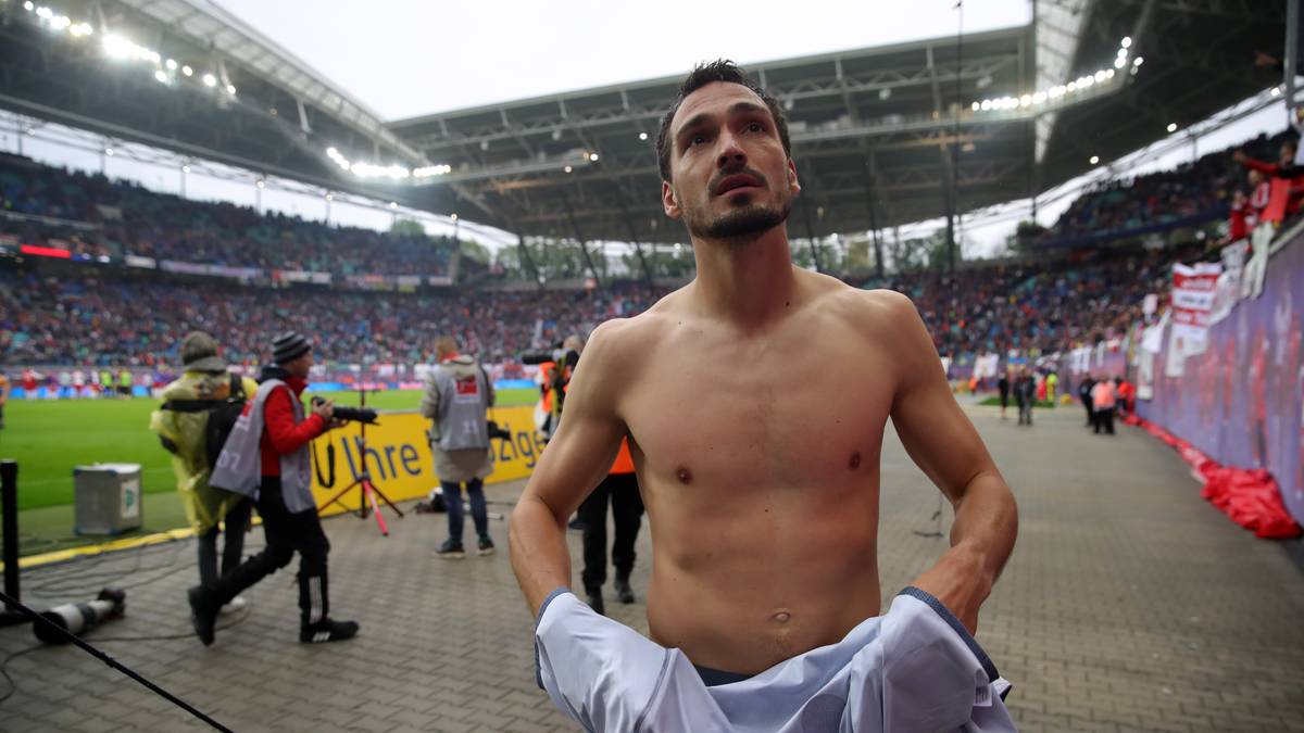 Zu Beginn der Saison hat eher Boateng die Nase vorn, doch Hummels wird nach und nach stärker, erobert sich seinen Stammplatz zurück und spielt gerade im Endspurt trotz kleinerer Fehler auf konstant hohem Niveau