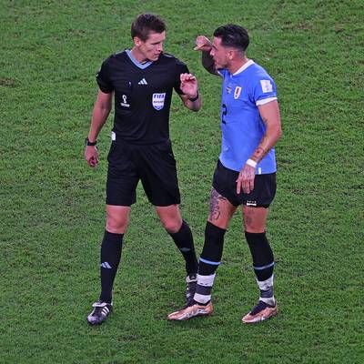 José Maria Gimenez könnte nach seinem Ausraster im Anschluss an das dramatische WM-Gruppenspiel gegen Ghana für lange Zeit gesperrt werden. Ein verweigerter Elfmeter versetzt den Uruguay-Star in Rage.