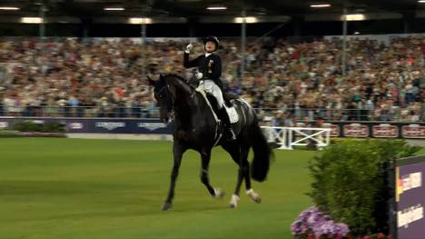 Nach einem vierten Platz im Grand Prix Spécial gab es für Isabell Werth bei der Reit-WM in Aachen doch noch das Happy End. Die deutsche Rekordreiterin sicherte sich in der Kür ihre 14. WM-Medaille.
